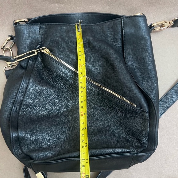 Kelsi Dagger Black Leather Handbag With Adjustable Crossbody Strap Gold Hardware - Picture 8 of 11